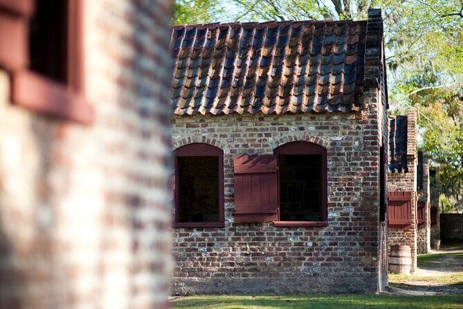Boone Hall Plantation Day Tour with Transportation - Antique Rose Gardens, Historic Cabins, and the Avenue of Oaks Views