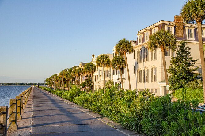 Charleston Architectural Walking Tour - Battery and White Point Gardens: architecture plus the big view