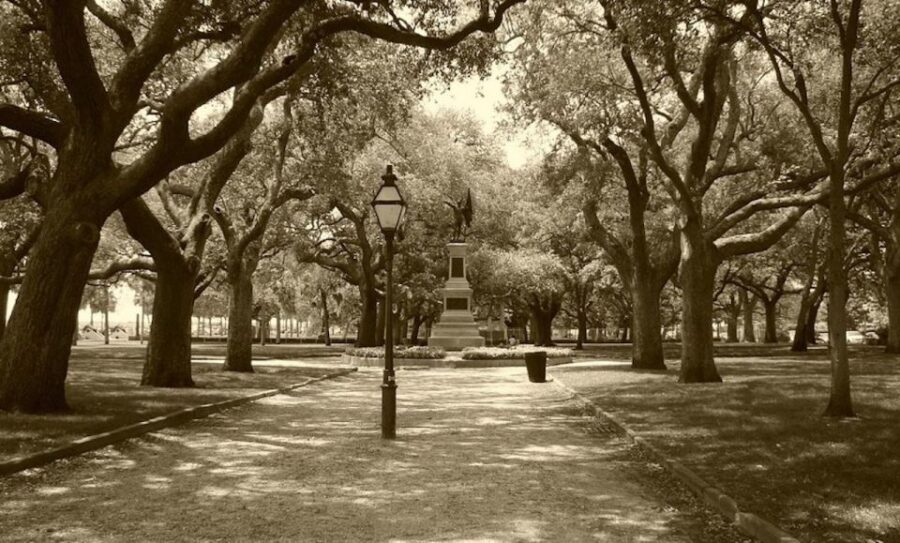 Charleston: City of the Dead Walking Ghost Tour - What you’ll see: shadowy streets, alleys, and “why” haunted places