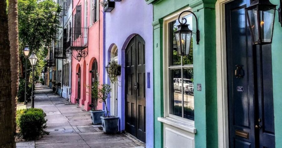 Charleston History Tour-Small Groups Only-History & Alleys - Circular Congregational Church to Powder Magazine: Built for Atmosphere and Storytelling