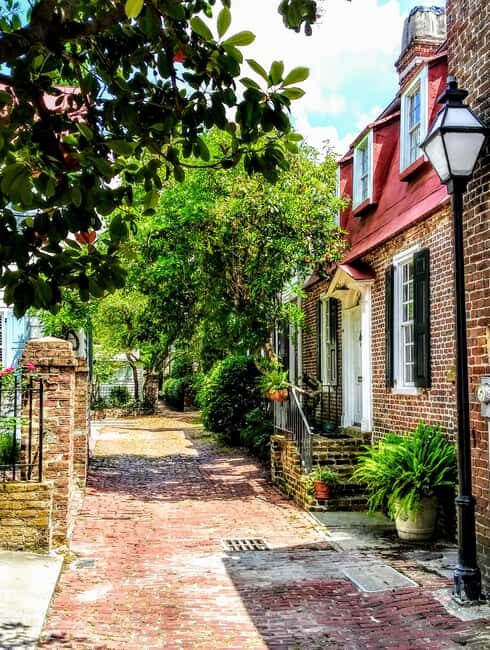 Charleston History Tour-Small Groups Only-History & Alleys - Philadelphia Alley and Dock Street Theatre: Narrow Spaces, Stronger Meaning