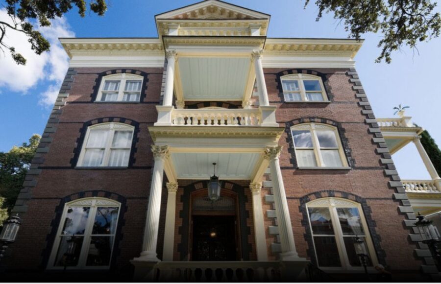 Walking history tour Charleston SC - Why Charleston’s Walled City and Rainbow Row Fit Into One Smart Walk