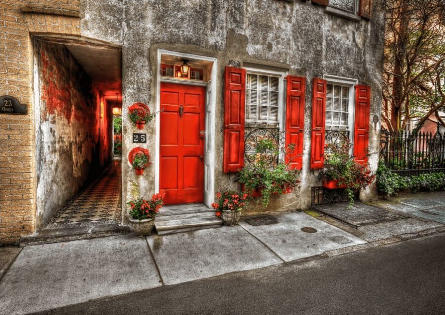 Walking history tour Charleston SC - Meet at 1½ Meeting Street: The Tour’s Pace, Group Size, and Time Window